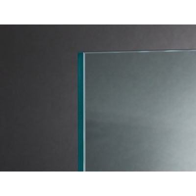 Smart TV in woonkamer Hotel LED spiegel met Max Business Android en wit glas