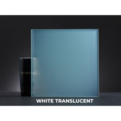 Smart TV in woonkamer Hotel LED spiegel met Max Business Android en wit glas