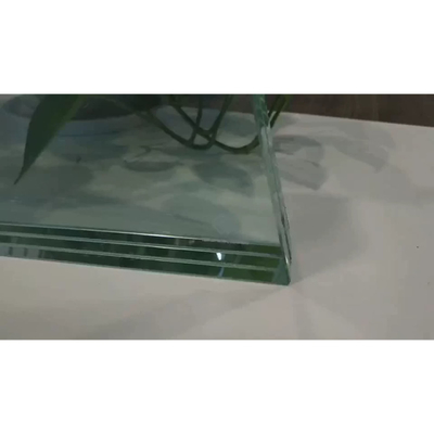Inrichting decoratief gelamineerd glas met draadnet tussenlaag en gehard glas