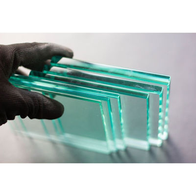 SGS-gecertificeerde balkonglasrailingen met frameless ontwerp gemaakt van roestvrijstalen kanaal