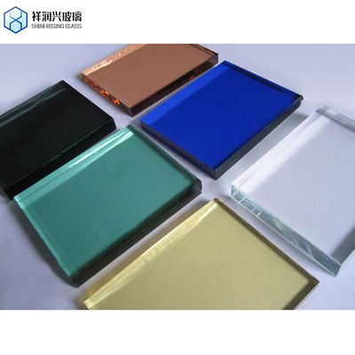 De vraag naar plat getint zwevend glas en platte lagen van bouwglas