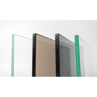 Bouwglas in plat donkerbrons getint gehard glas voor gelamineerde structuren