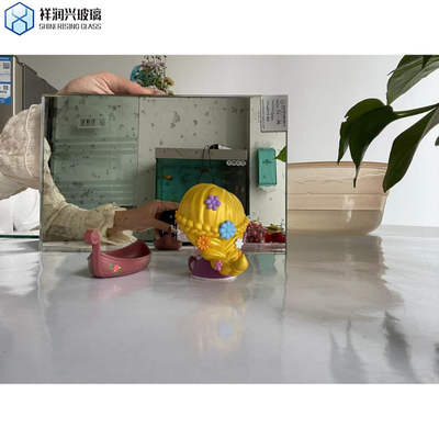 Decoratieve grote wandspiegel Antieke glazen spiegels met op maat gemaakte ontwerpen