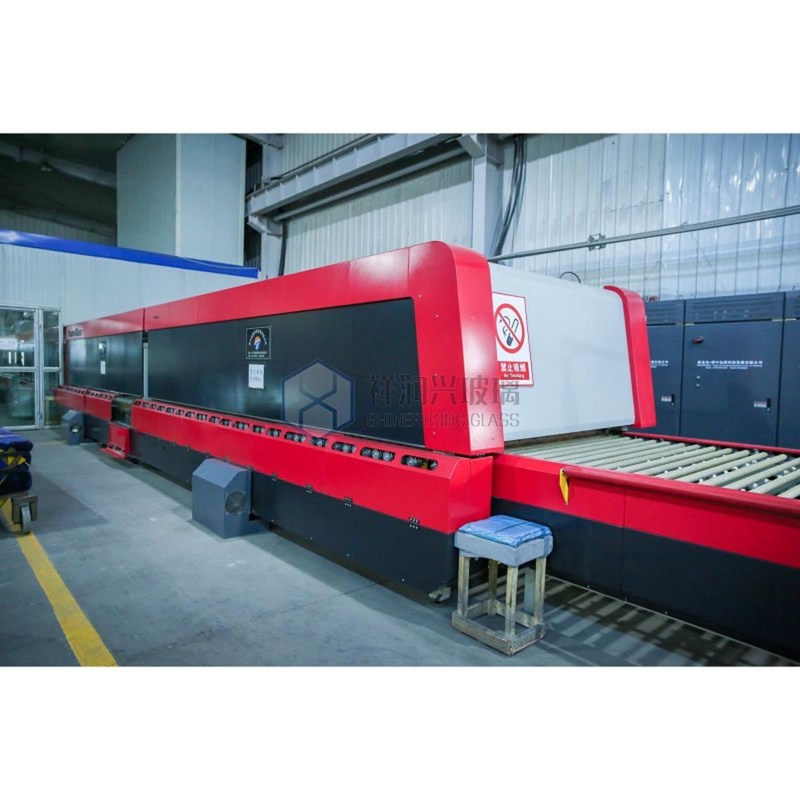 Gebouw van glazen deuren met plat gepolijst randwerk en zonnelamineerde techniek