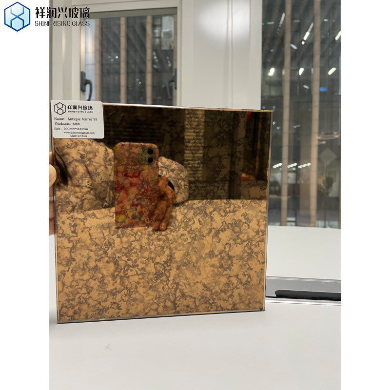 Goud antiek spiegelglas gemaakt door Perfect voor interieur.