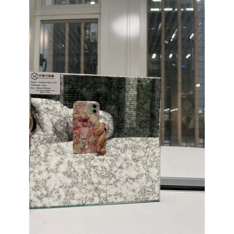 Grote vintage antieke spiegel met plat gepolijste rand